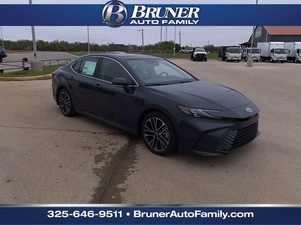 Used 2025 Toyota Camry XLE w/ Premium Package image 1