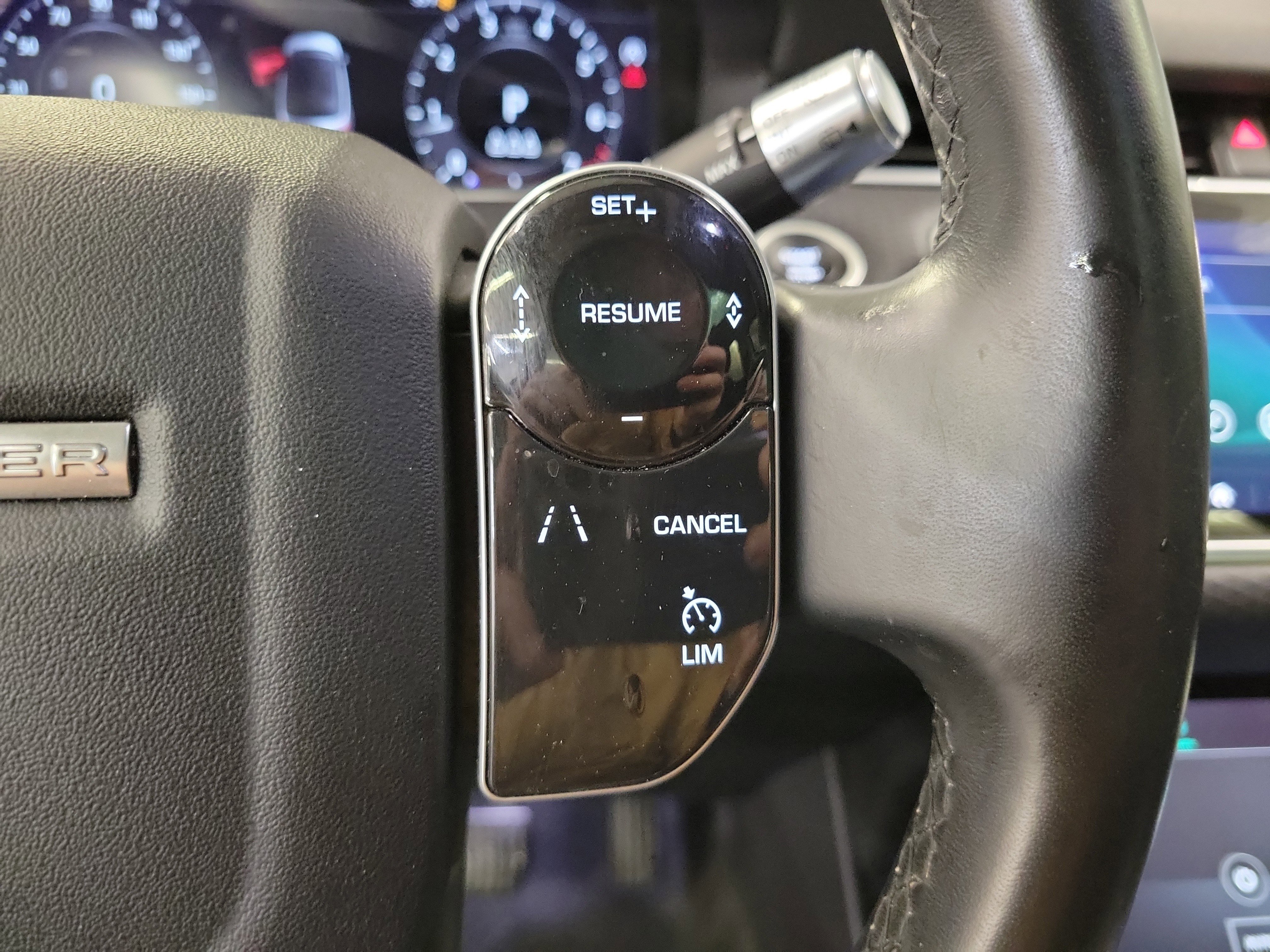 Used 2020 Land Rover Range Rover Evoque S image 22