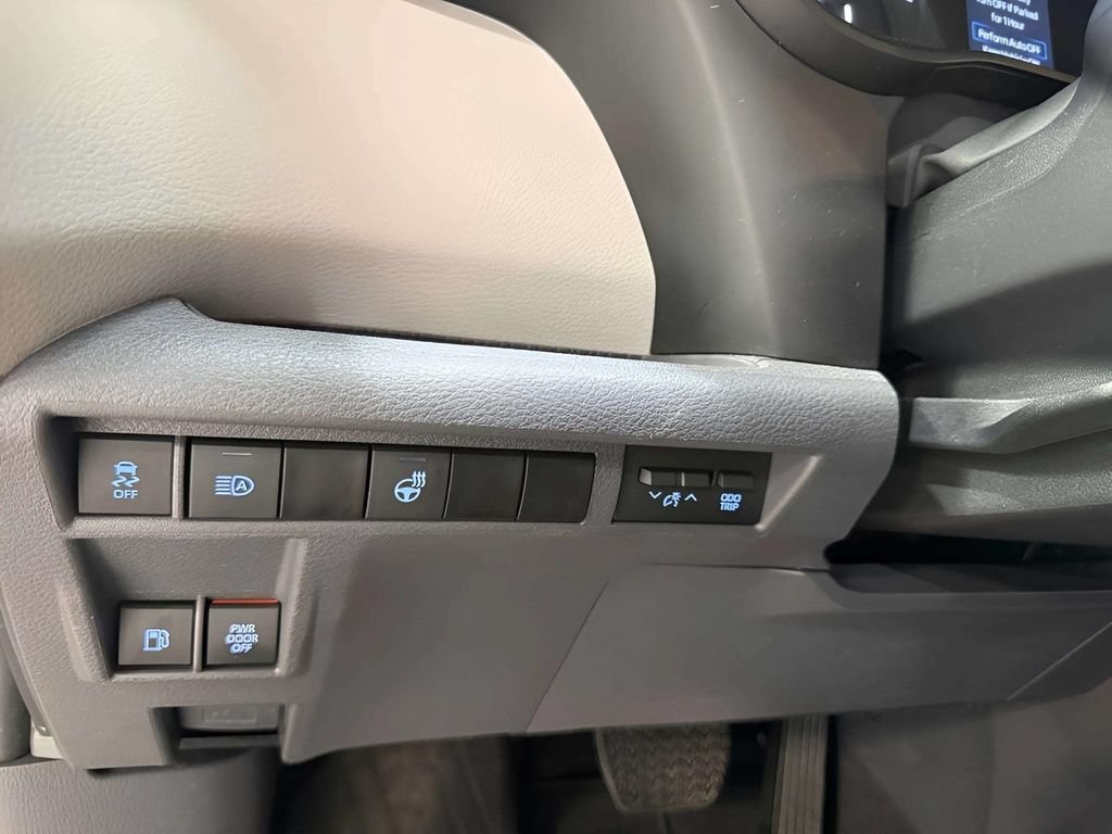 Used 2024 Toyota Sienna LE AWD/4WD image 37