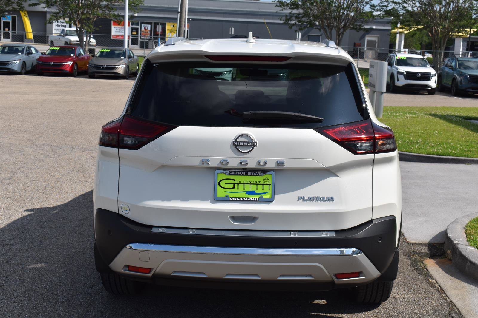 Used 2023 Nissan Rogue Platinum w/ Platinum Premium Package FWD image 12