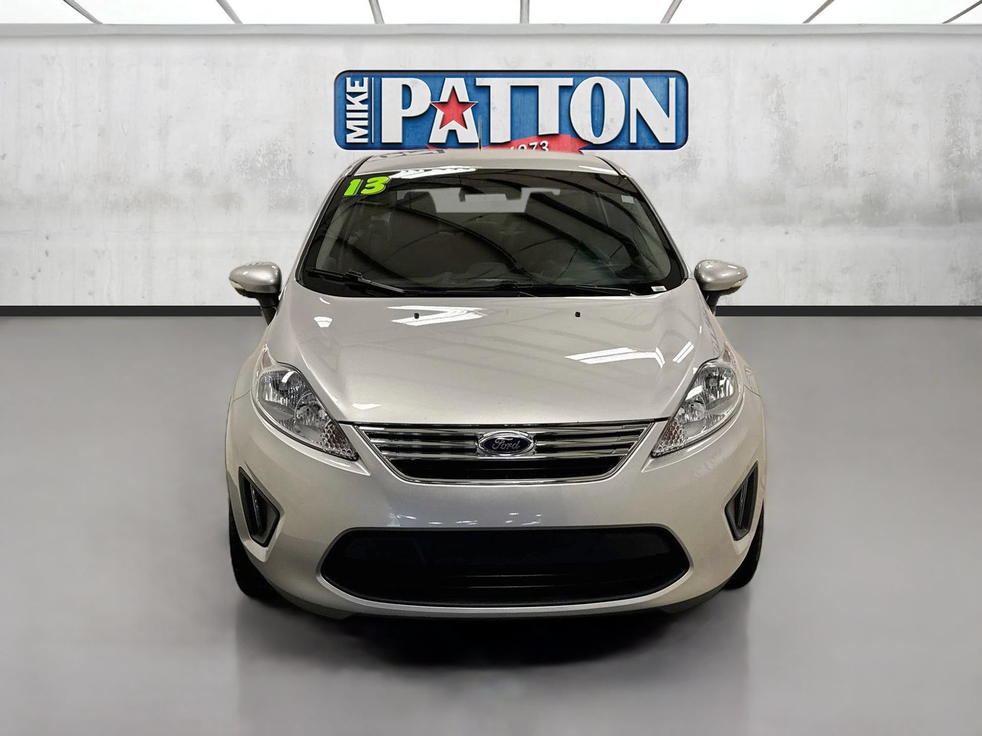 Used 2013 Ford Fiesta SE FWD image 2