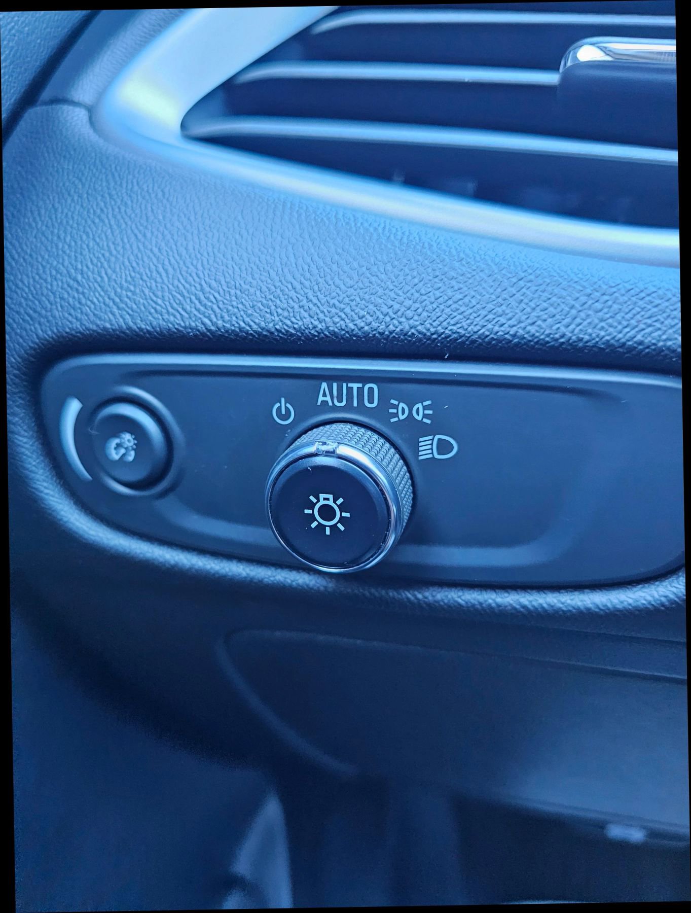 Used 2022 Chevrolet Malibu LT image 18