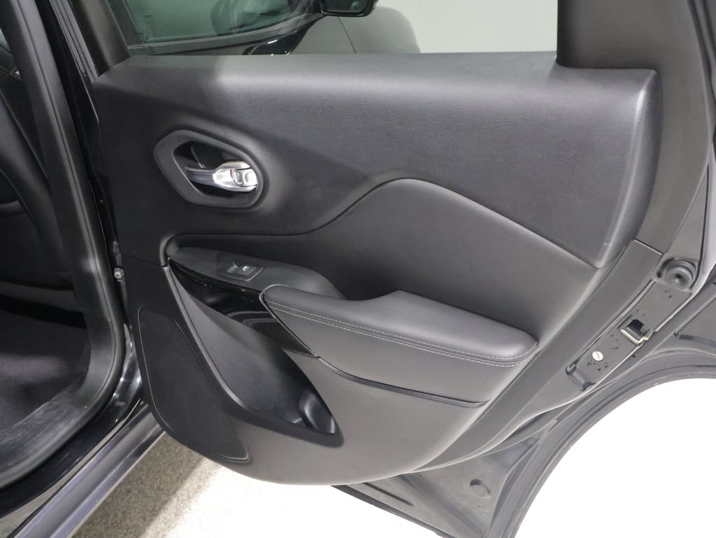 Used 2023 Jeep Cherokee Altitude Lux AWD/4WD image 23