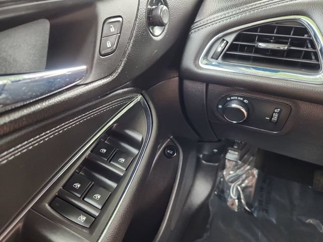 Used 2017 Chevrolet Cruze Premier FWD image 34