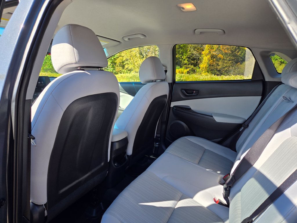 Used 2023 Hyundai Kona SEL AWD/4WD image 15