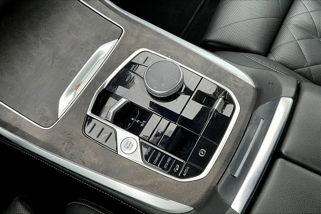 Used 2023 BMW X7 xDrive40i w/ Premium Package image 25