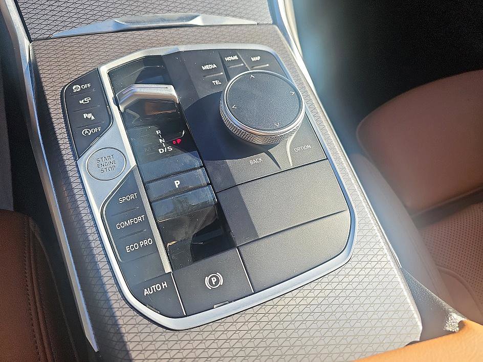 Used 2025 BMW 330i Sedan w/ M Sport Package image 26