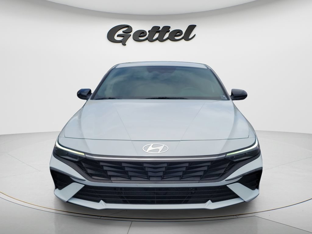 Certified 2025 Hyundai Elantra SEL FWD image 2
