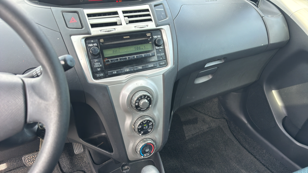 Used 2008 Toyota Yaris 2-Door Hatchback FWD image 11