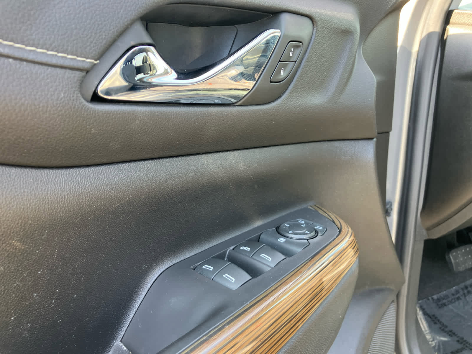 Used 2019 GMC Acadia SLE image 11