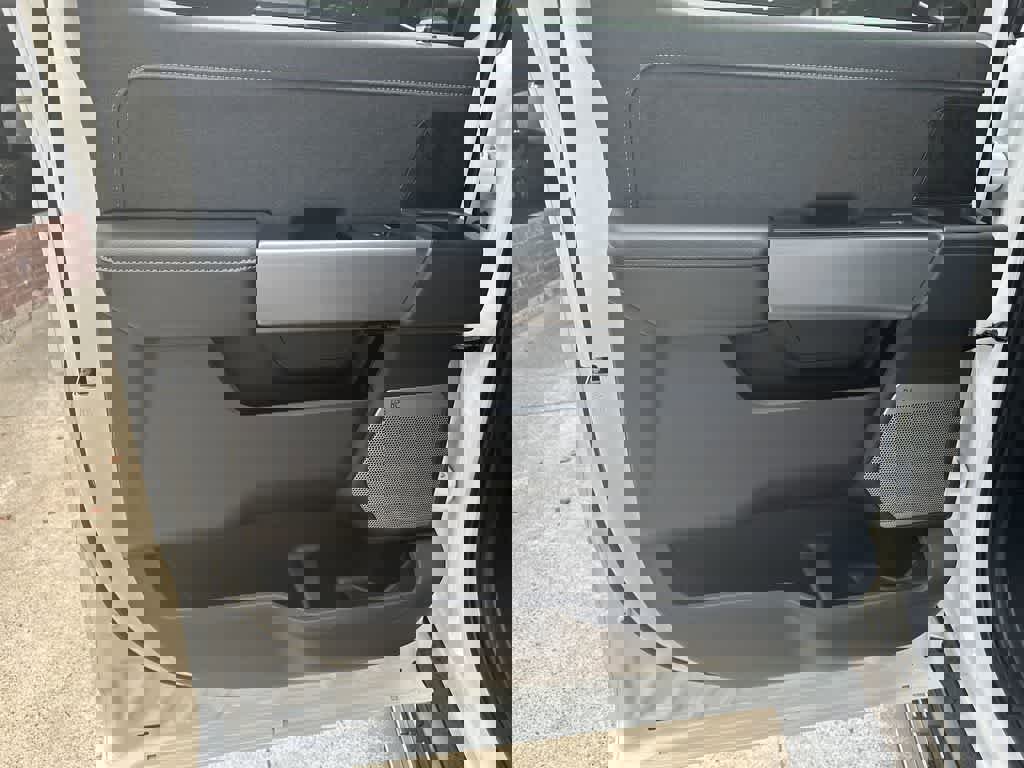 Used 2024 Ford F250 Lariat w/ Black Appearance Package image 39