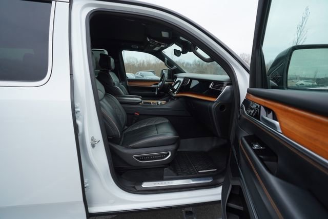 Used 2024 Jeep Grand Wagoneer L Series III image 21