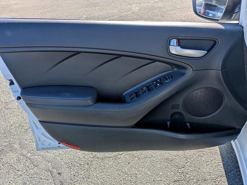 Used 2018 Kia Forte LX image 12