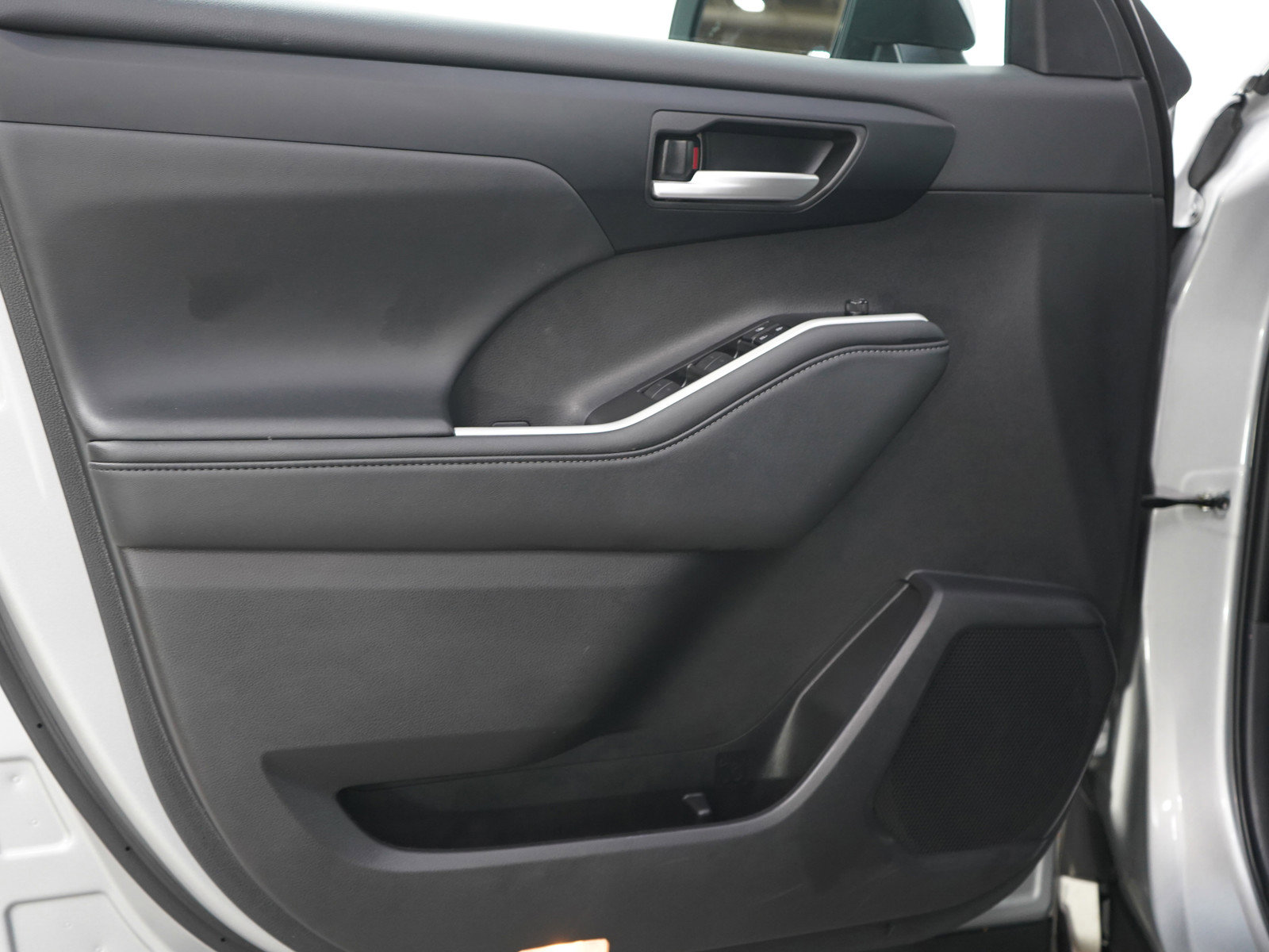 Used 2025 Toyota Highlander XSE AWD/4WD image 21