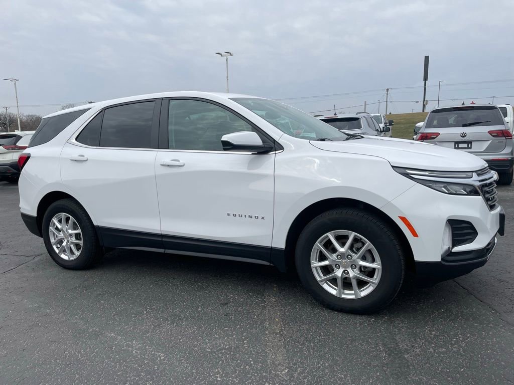 Used 2024 Chevrolet Equinox LT AWD/4WD image 2