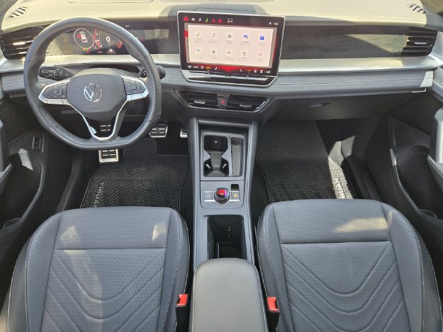 Used 2026 Volkswagen Tiguan SE R-Line FWD image 34