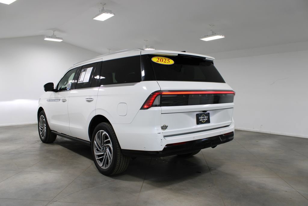 Used 2025 Lincoln Navigator Reserve image 7