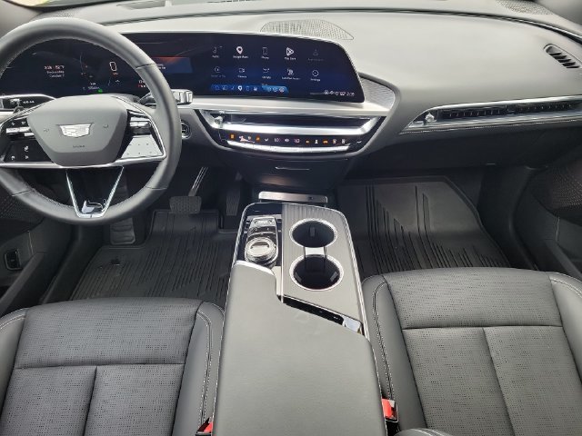Certified 2024 Cadillac Lyriq Luxury AWD/4WD image 15