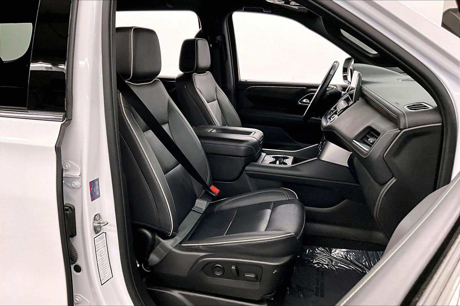 Used 2023 Chevrolet Suburban Premier AWD/4WD image 8