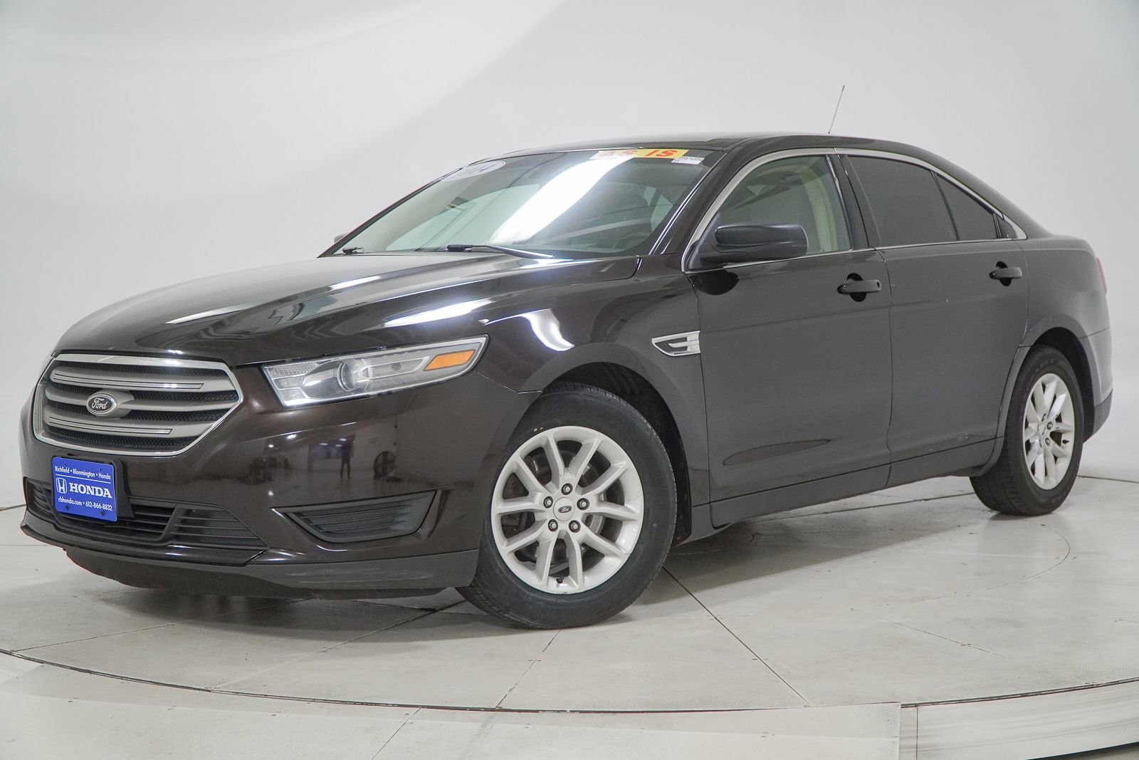 Used 2014 Ford Taurus SE FWD image 1