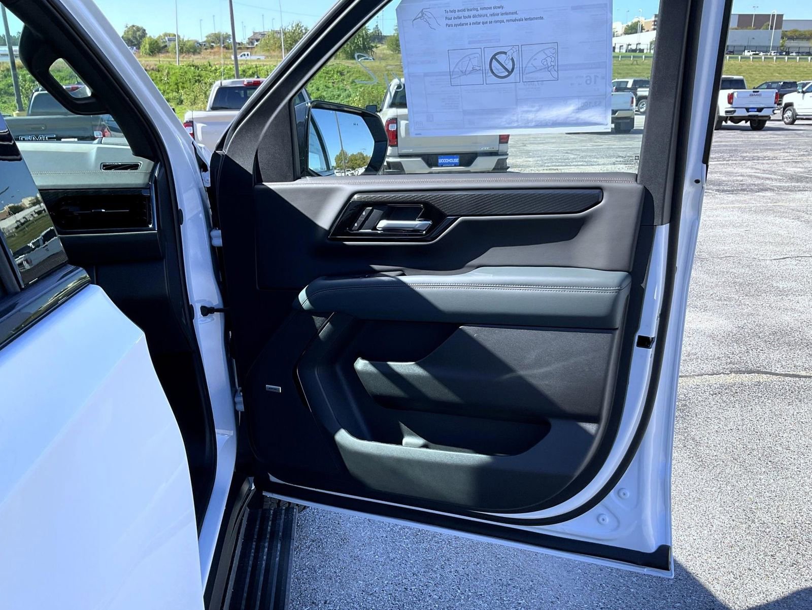 New 2026 GMC Yukon XL AT4 w/ AT4 Premium Plus Package image 16