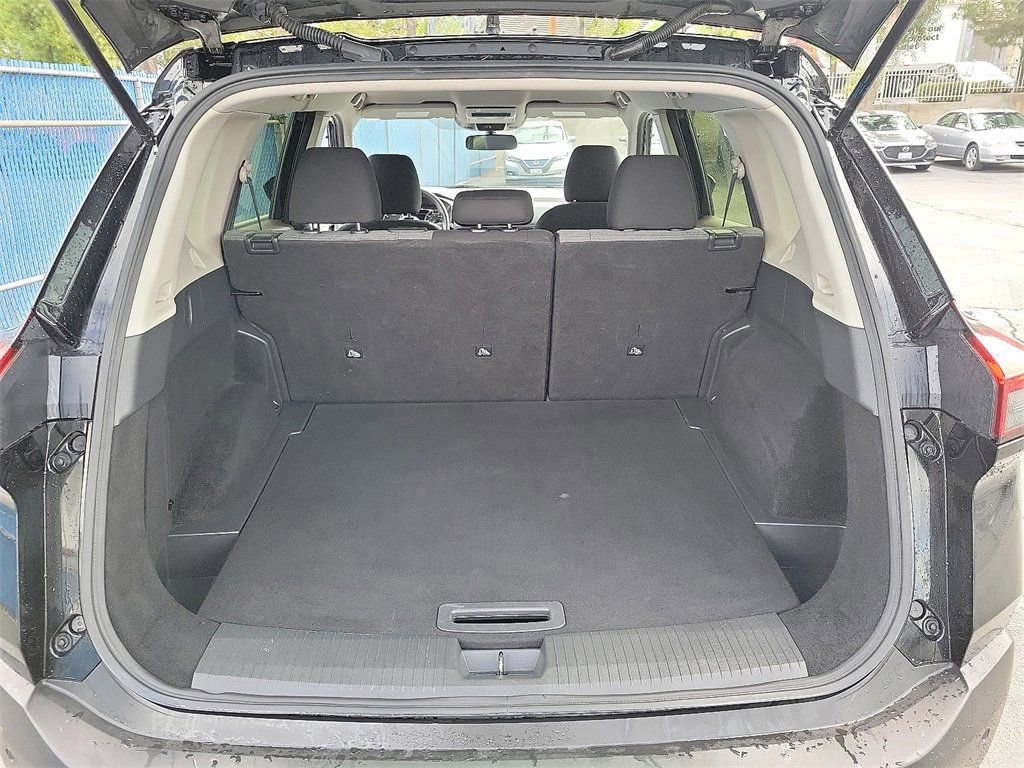 Used 2023 Nissan Rogue SV image 21