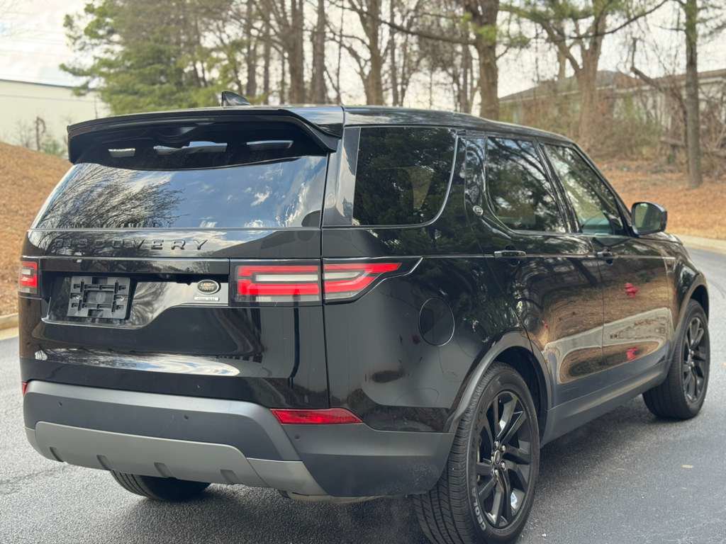 Used 2017 Land Rover Discovery HSE AWD/4WD image 2