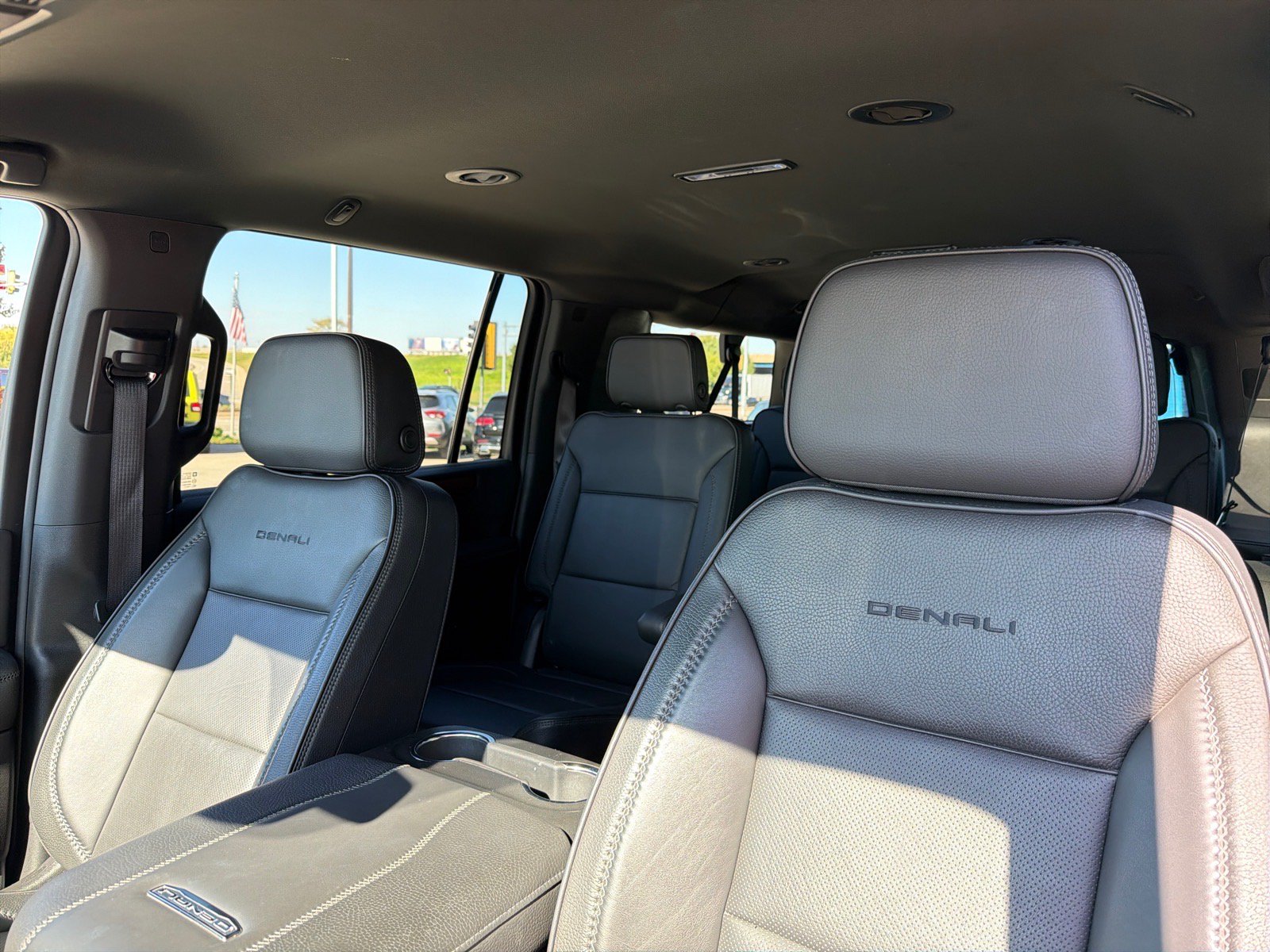 Used 2025 GMC Yukon XL Denali AWD/4WD image 20