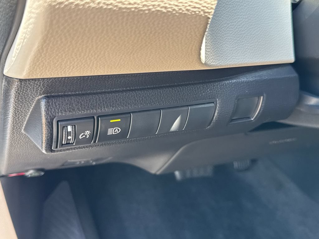 Used 2023 Toyota Corolla LE w/ Carpet Mat Package (TMS) FWD image 27