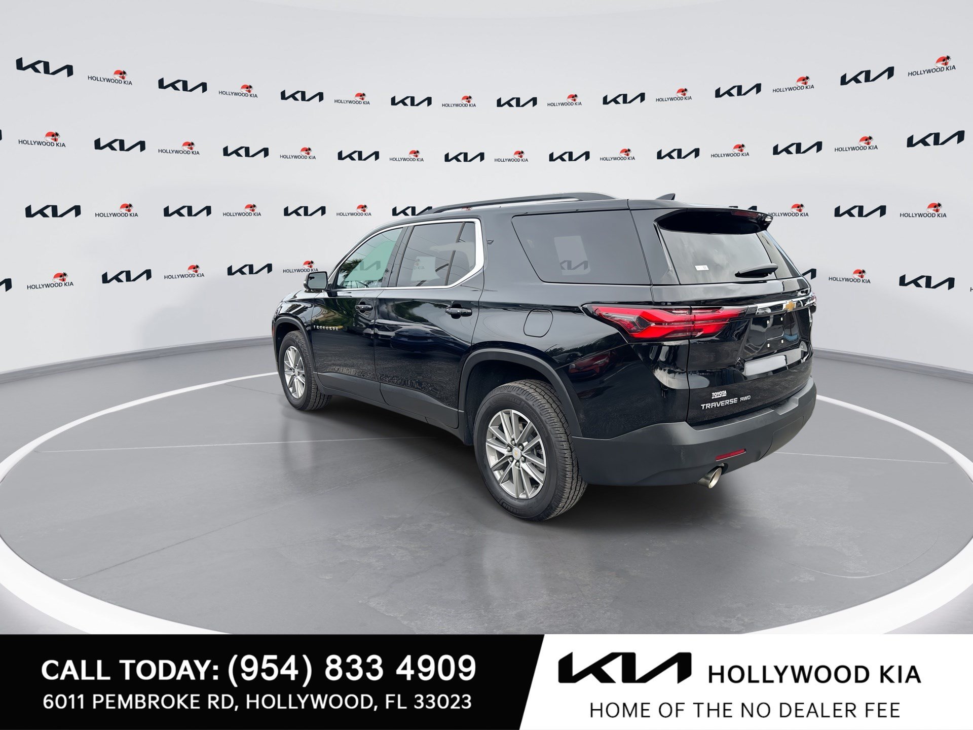 Used 2023 Chevrolet Traverse LT w/ LPO, Cargo Package AWD/4WD image 6