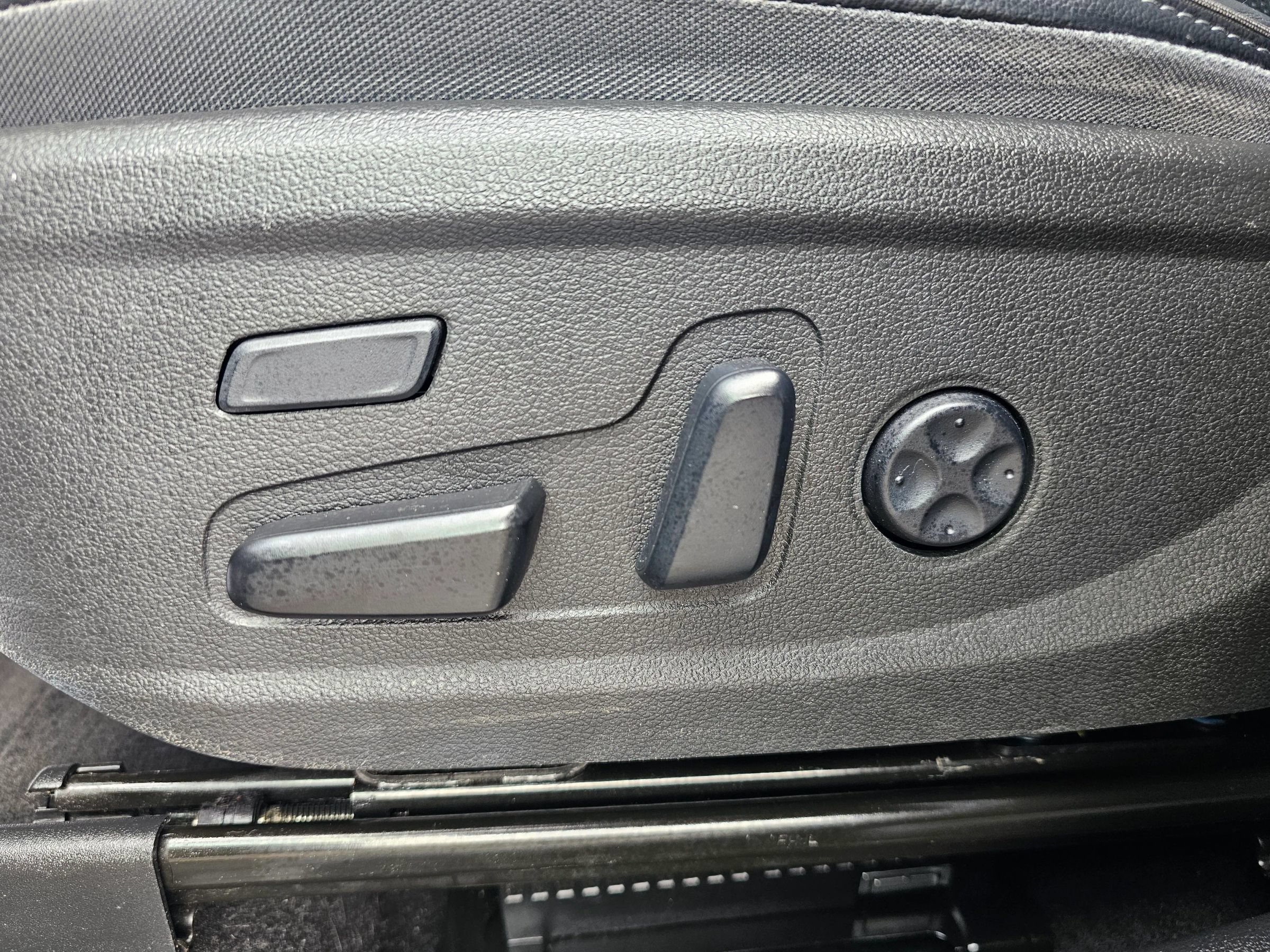 Used 2023 Hyundai Santa Fe Limited AWD/4WD image 10