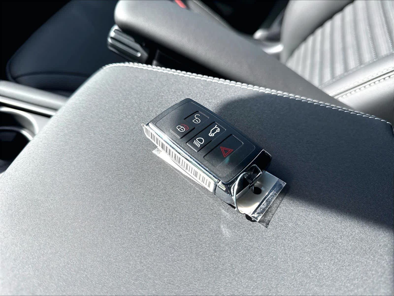 New 2026 Land Rover Discovery Dynamic SE AWD/4WD image 35