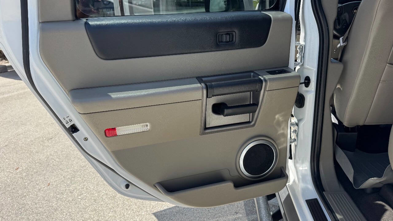 Used 2004 HUMMER H2 w/ Preferred Equipment Group image 17