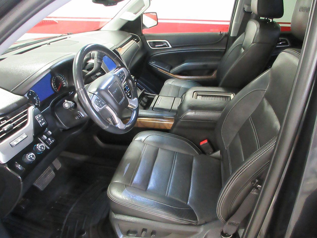 Used 2020 GMC Yukon XL Denali w/ Denali Premium Package AWD/4WD image 7