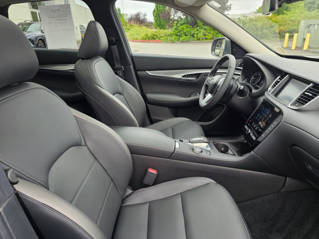 Used 2024 INFINITI QX50 Luxe AWD/4WD image 11