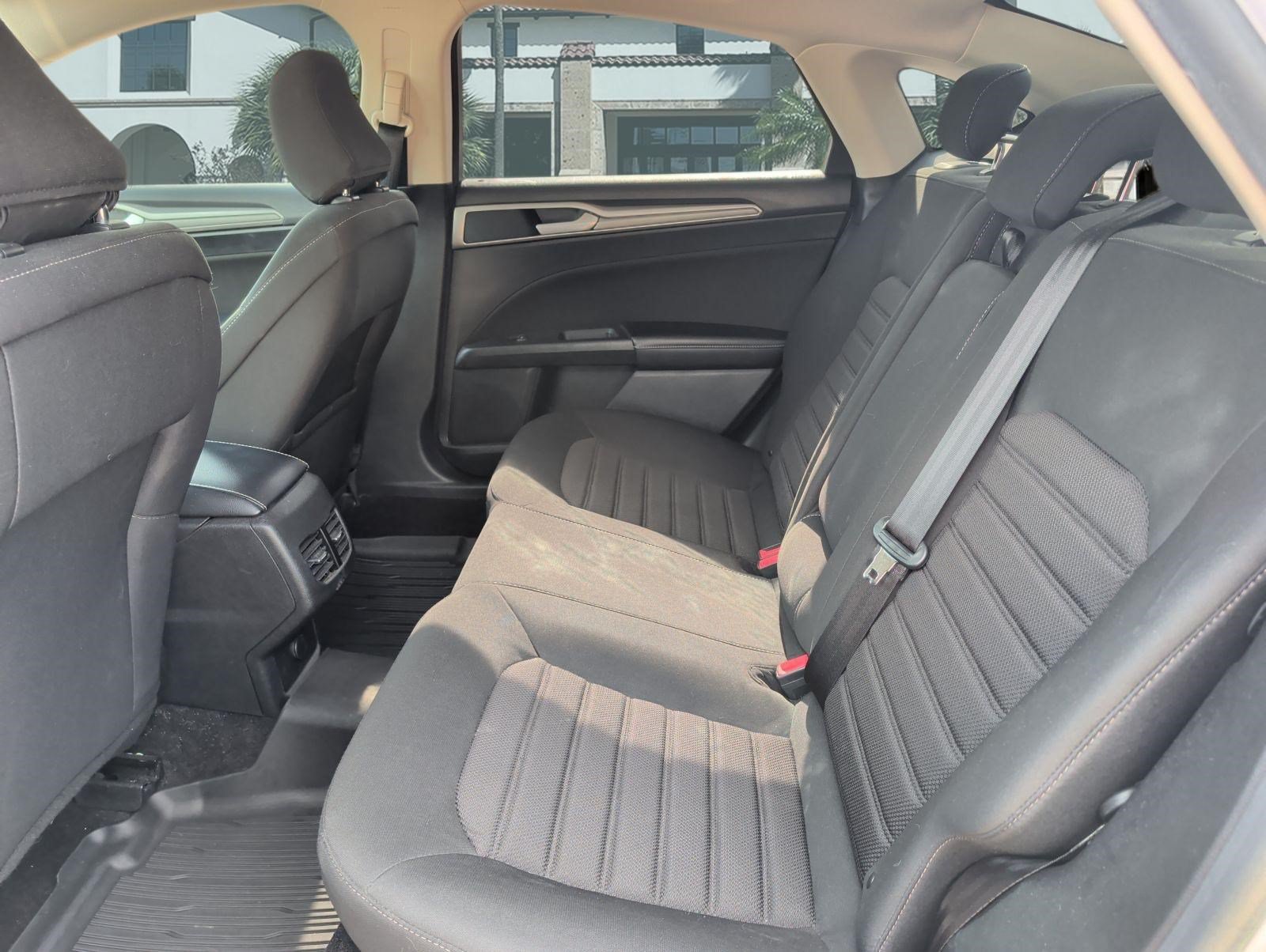 Used 2020 Ford Fusion SE FWD image 24