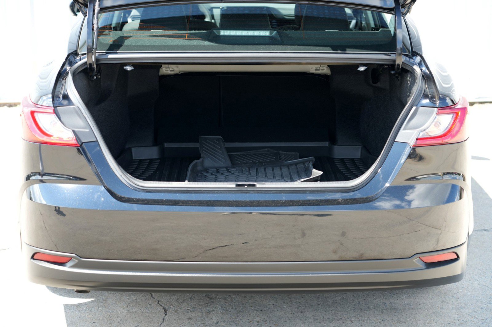 Used 2025 Toyota Camry LE w/ Convenience Package image 8