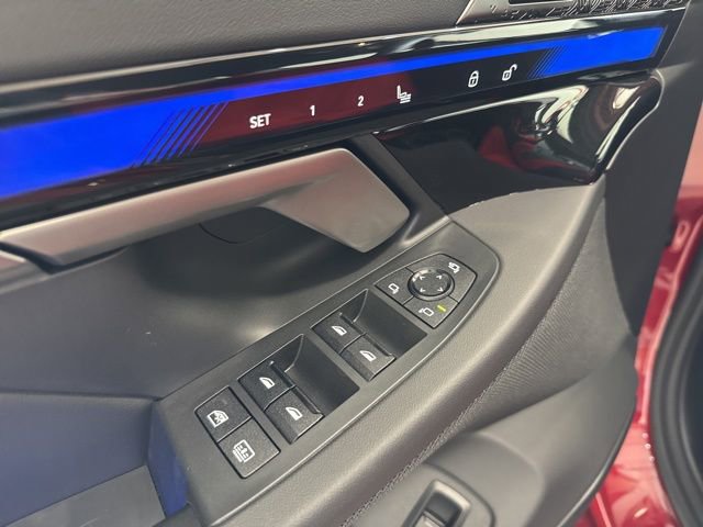 Used 2025 BMW M5 w/ Carbon Package image 18