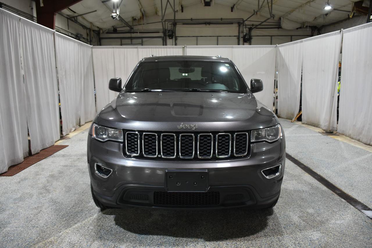 Used 2017 Jeep Grand Cherokee Laredo w/ Quick Order Package 23E AWD/4WD image 2