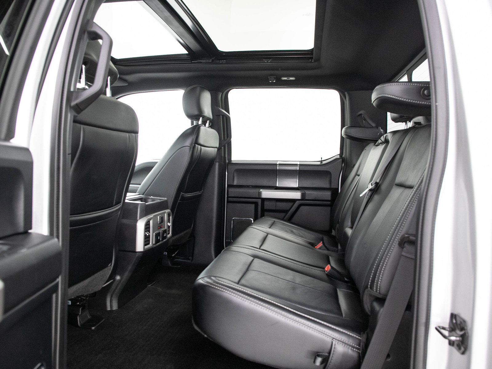 Used 2019 Ford F150 Lariat w/ Equipment Group 502A Luxury AWD/4WD image 15