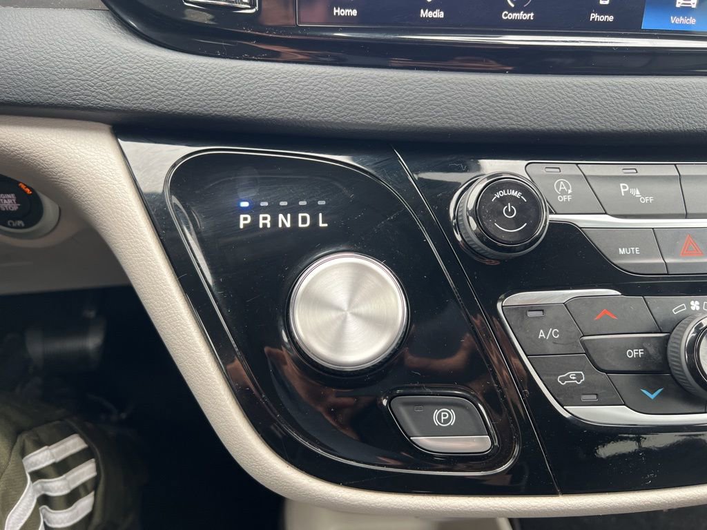 Used 2023 Chrysler Pacifica Touring-L image 20