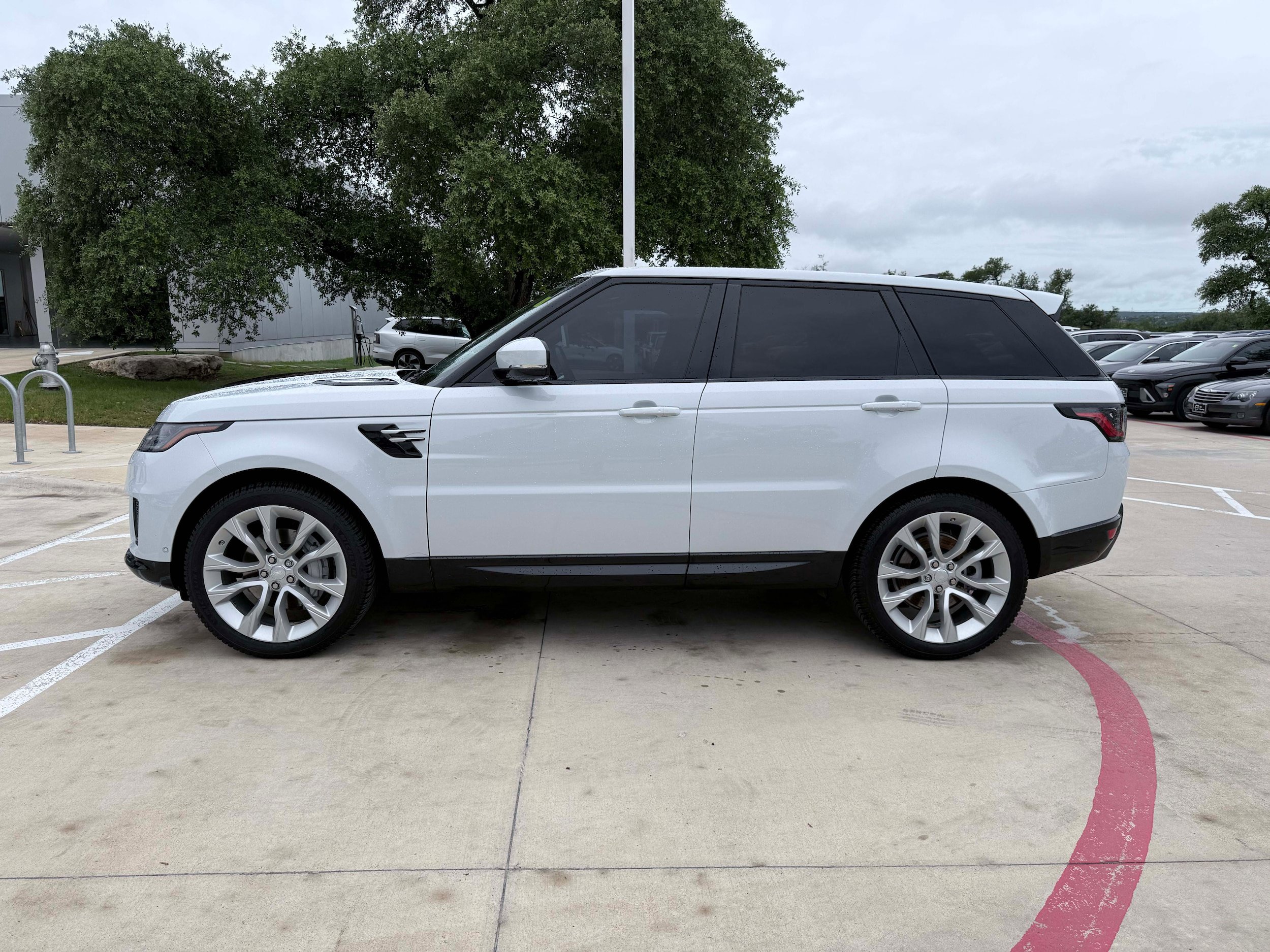 Used 2020 Land Rover Range Rover Sport HSE AWD/4WD image 3