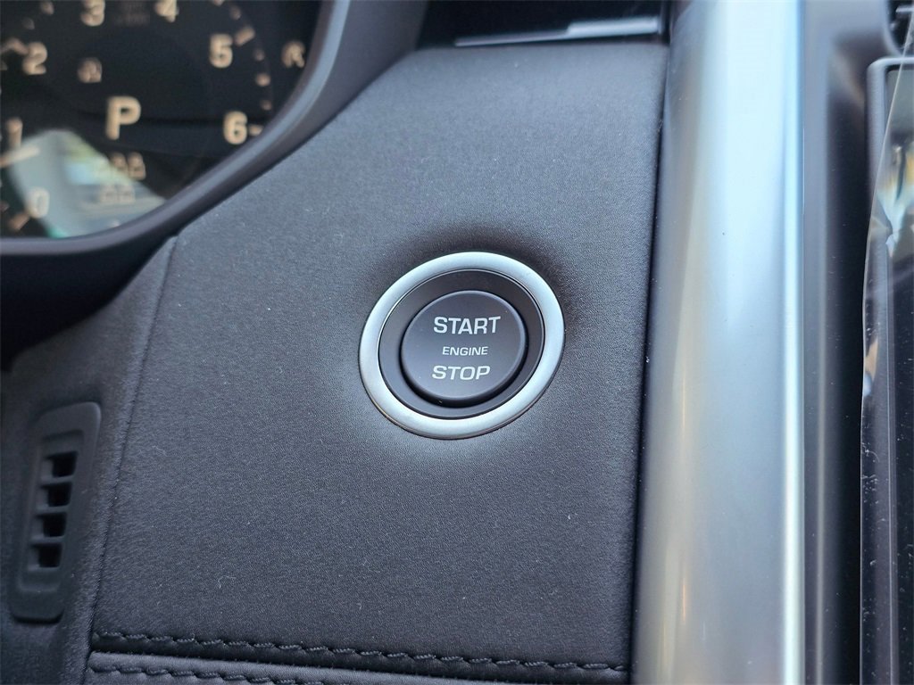 New 2025 Land Rover Discovery S image 19