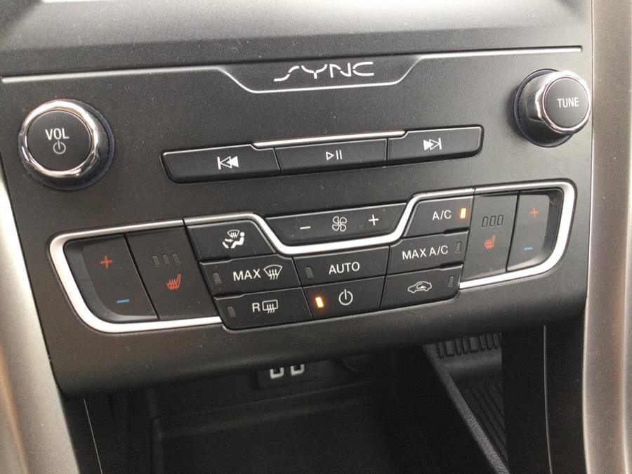 Used 2020 Ford Fusion SE image 14