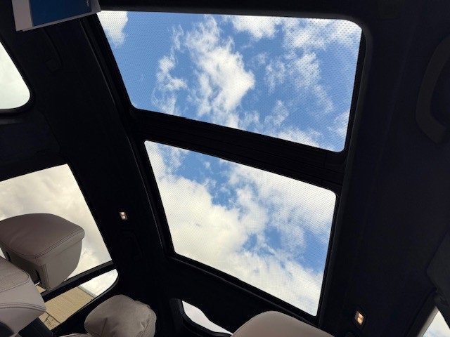 Used 2022 BMW X7 M50i image 50