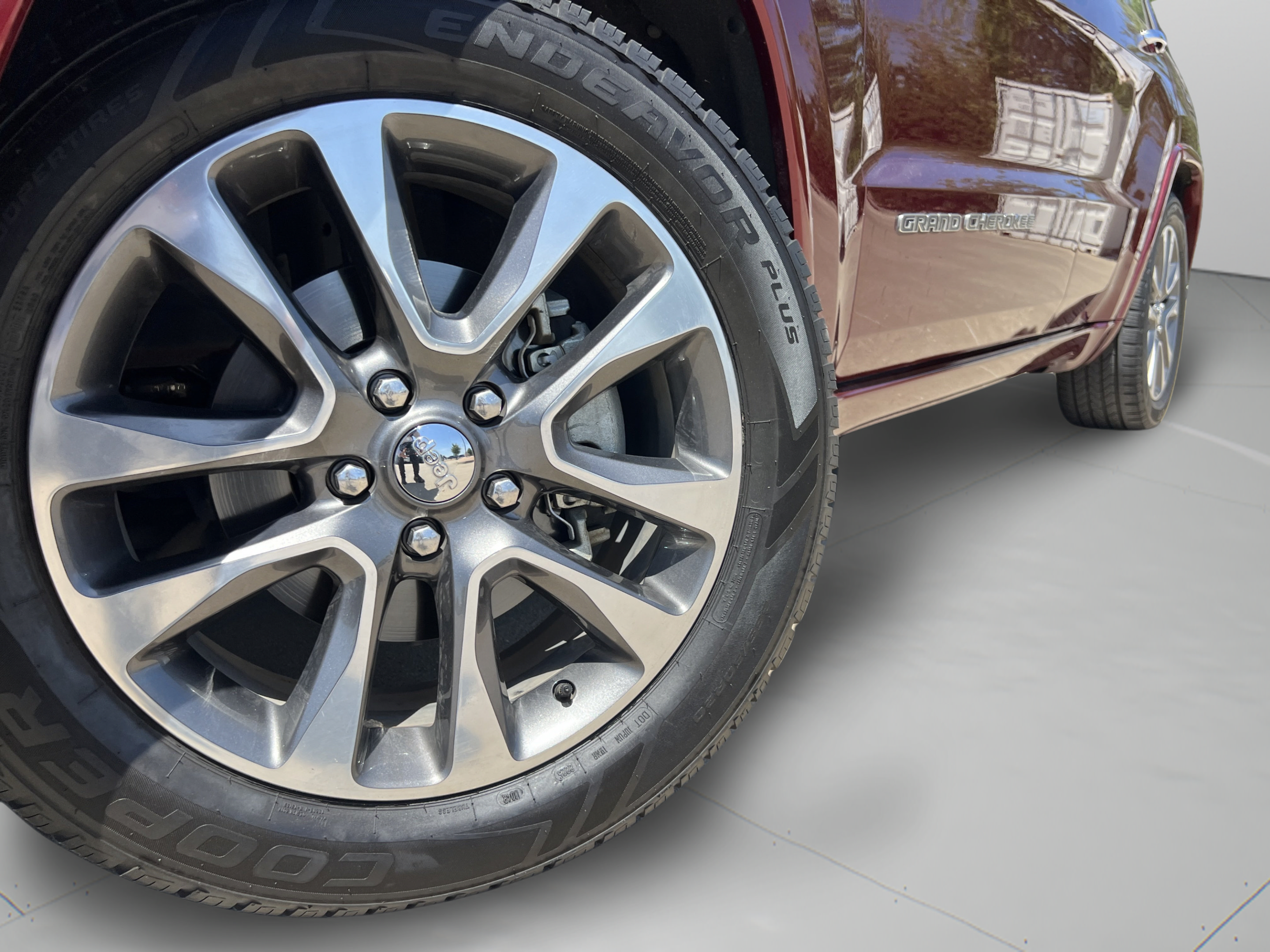 Used 2018 Jeep Grand Cherokee Overland AWD/4WD image 35