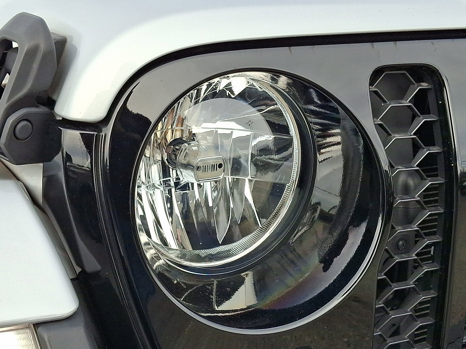 Used 2022 Jeep Gladiator Willys image 10