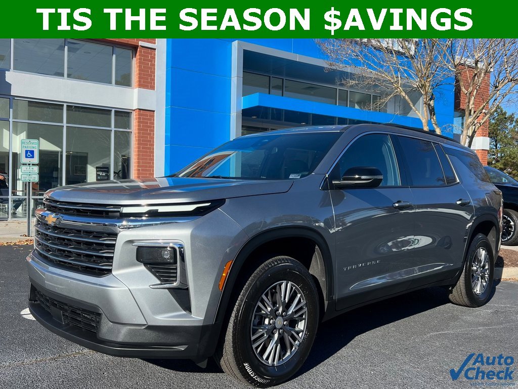 Used 2025 Chevrolet Traverse LT image 1
