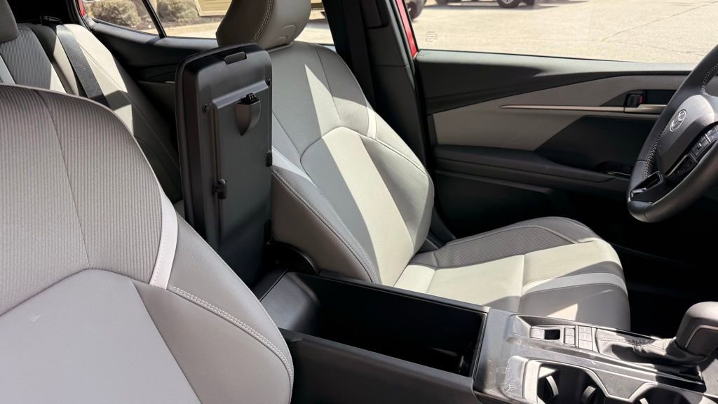 Used 2025 Toyota Camry SE image 42