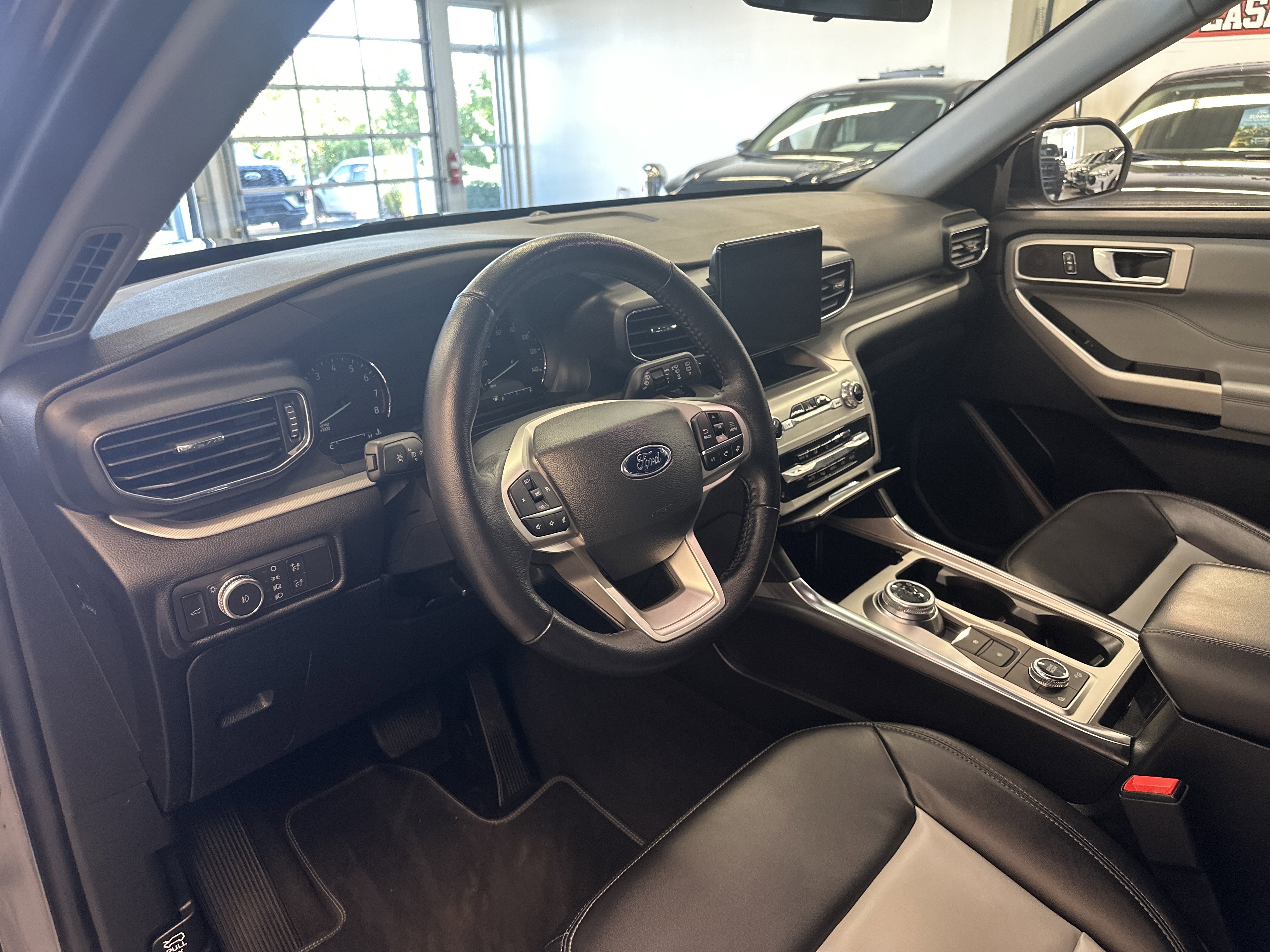 Certified 2022 Ford Explorer XLT w/ Equipment Group 202A image 26